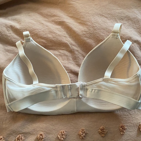 Lively deep-v no-wire bra - Picture 4 of 4